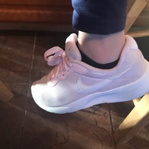 Big girls Nike Roshe size 3